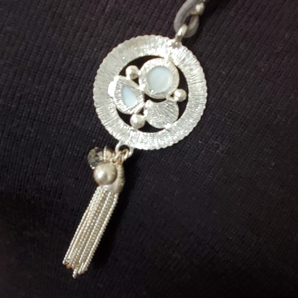 Silvertone, mother of pearl tassle gray necklace - Picture 6 of 11